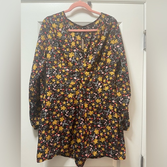 NWT $69R. Nasty Gal Flower Me With Love Romper - Picture 5 of 9